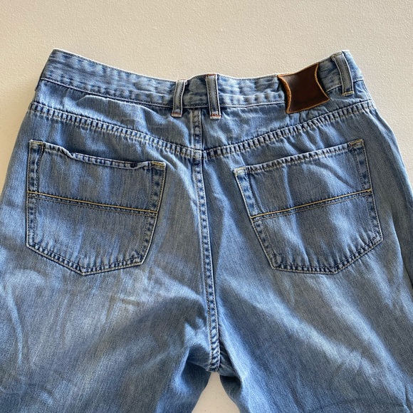 Men’s Tommy Bahama Med Wash Jeans - Picture 2 of 6